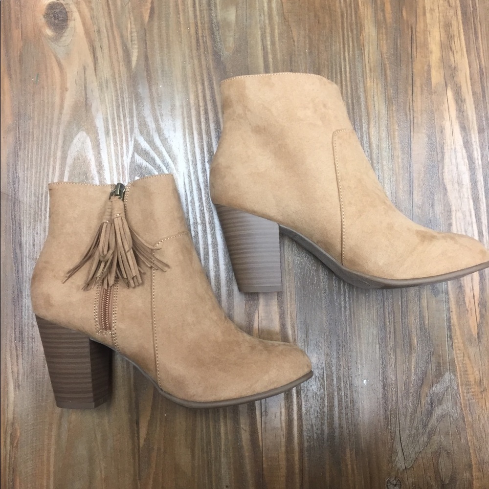 Old Navy Tan Suede Booties Size 9